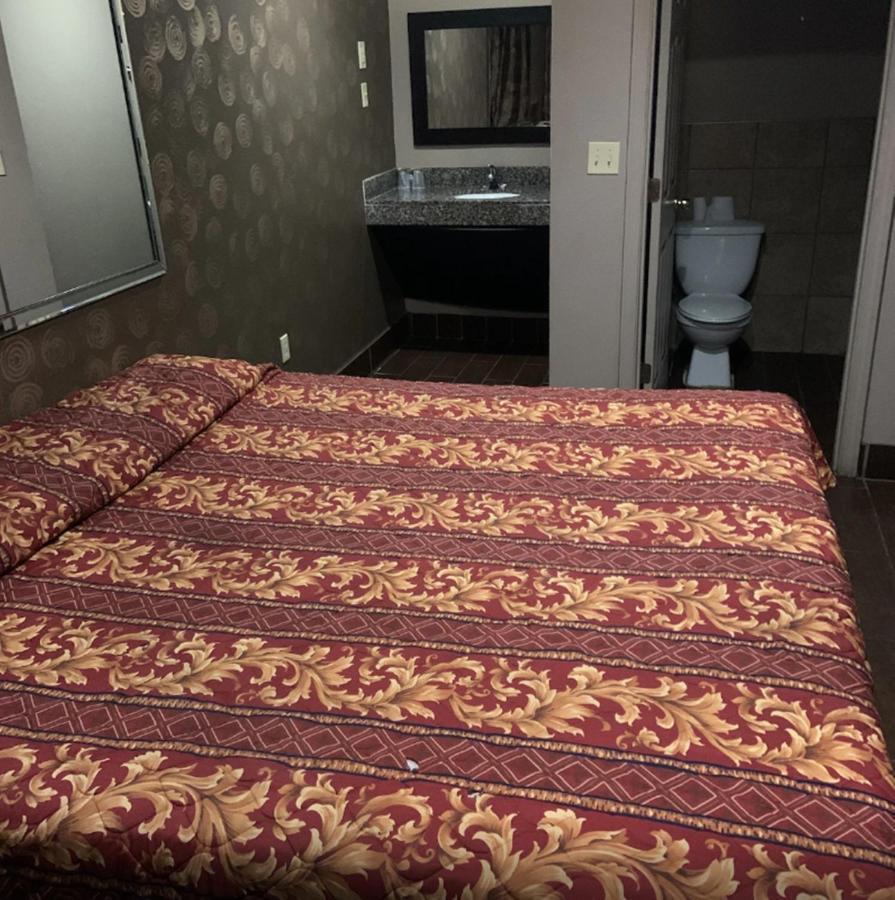 Royal Relax Inn Fairmont City Экстерьер фото